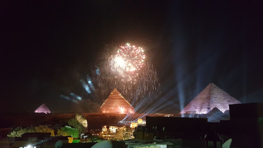 Royal Pyramids Inn 5/50