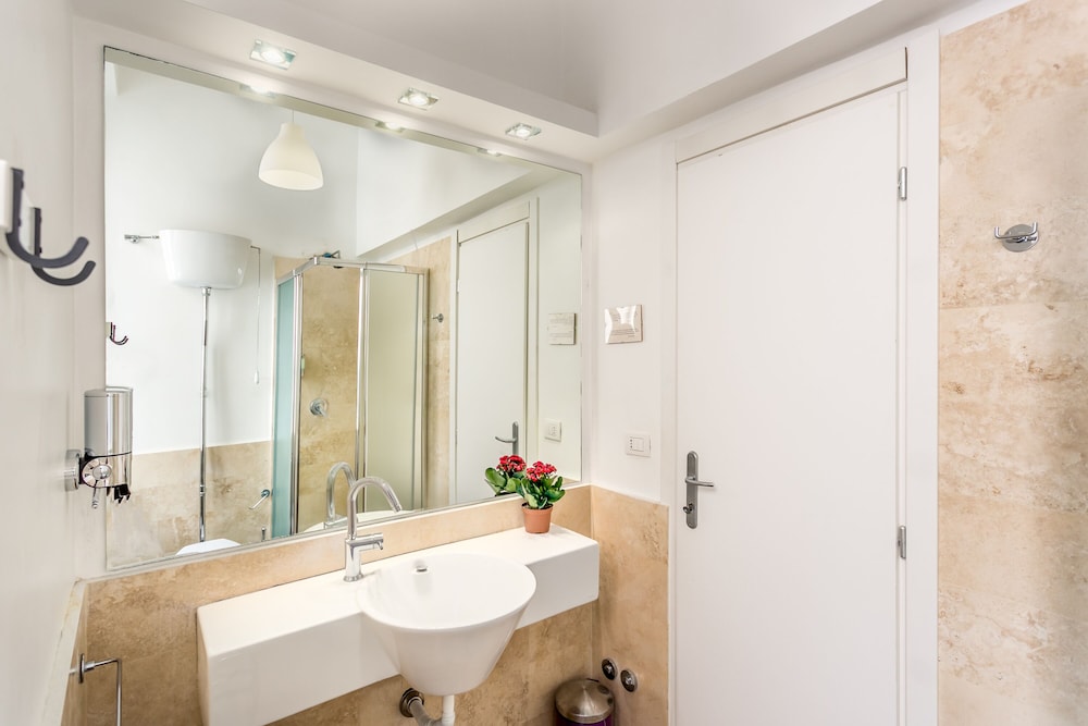 Amoroma Suite 44/50