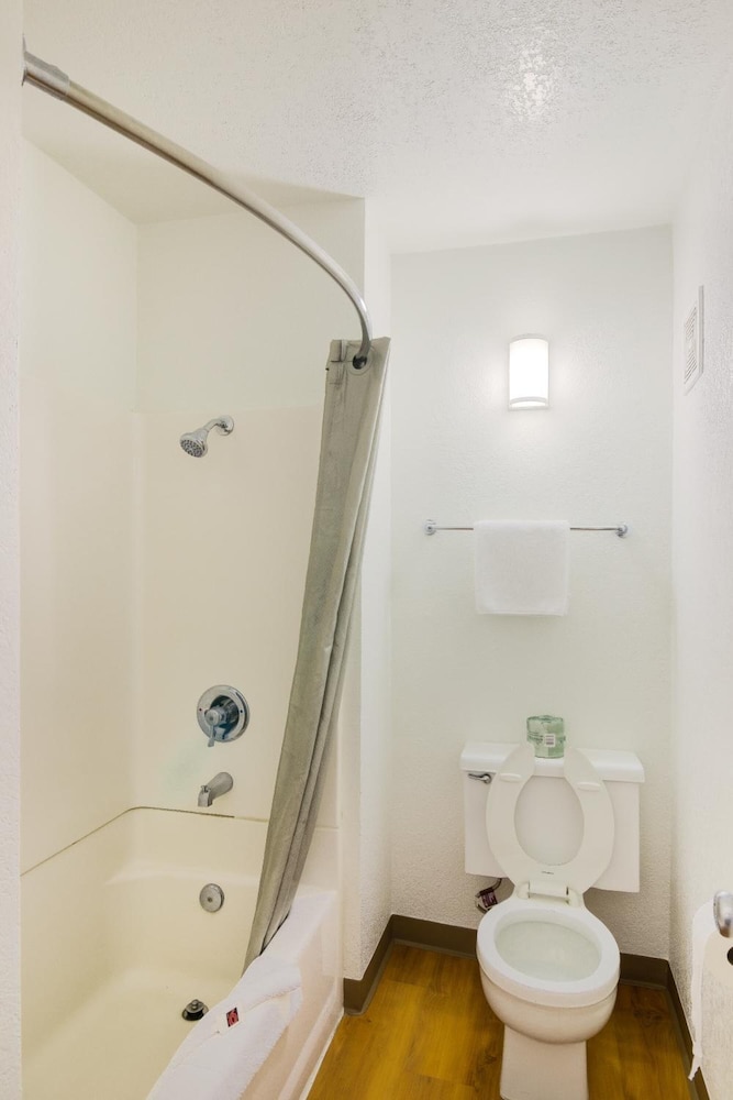 Motel6 Camarillo, CA 65/71