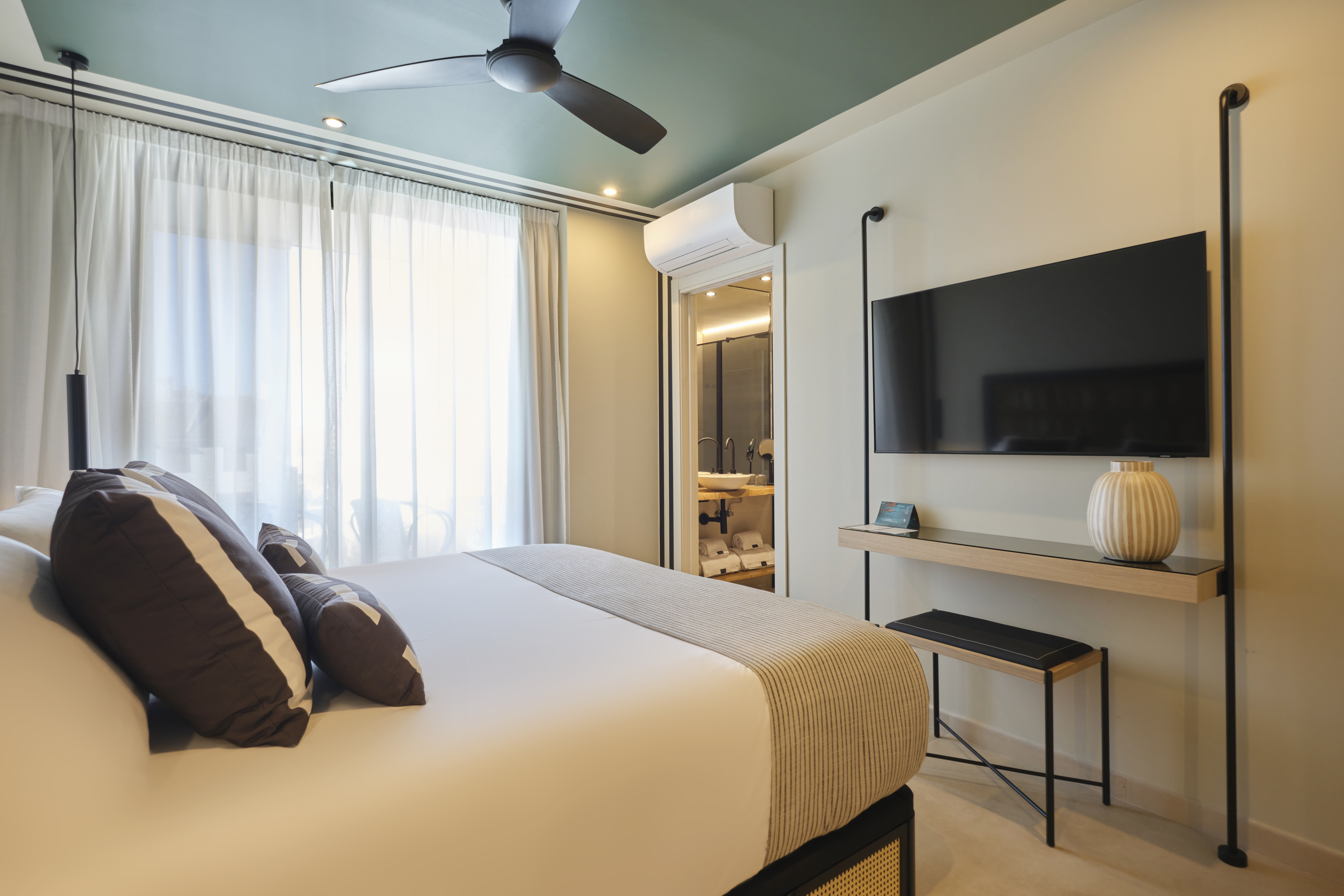 Room, Single, Double Bed, Sea View