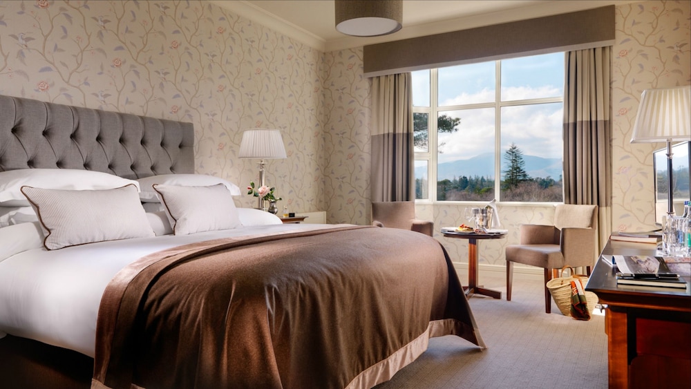 ROOM, DOUBLE OR TWIN BED, MOUNTAIN VIEW