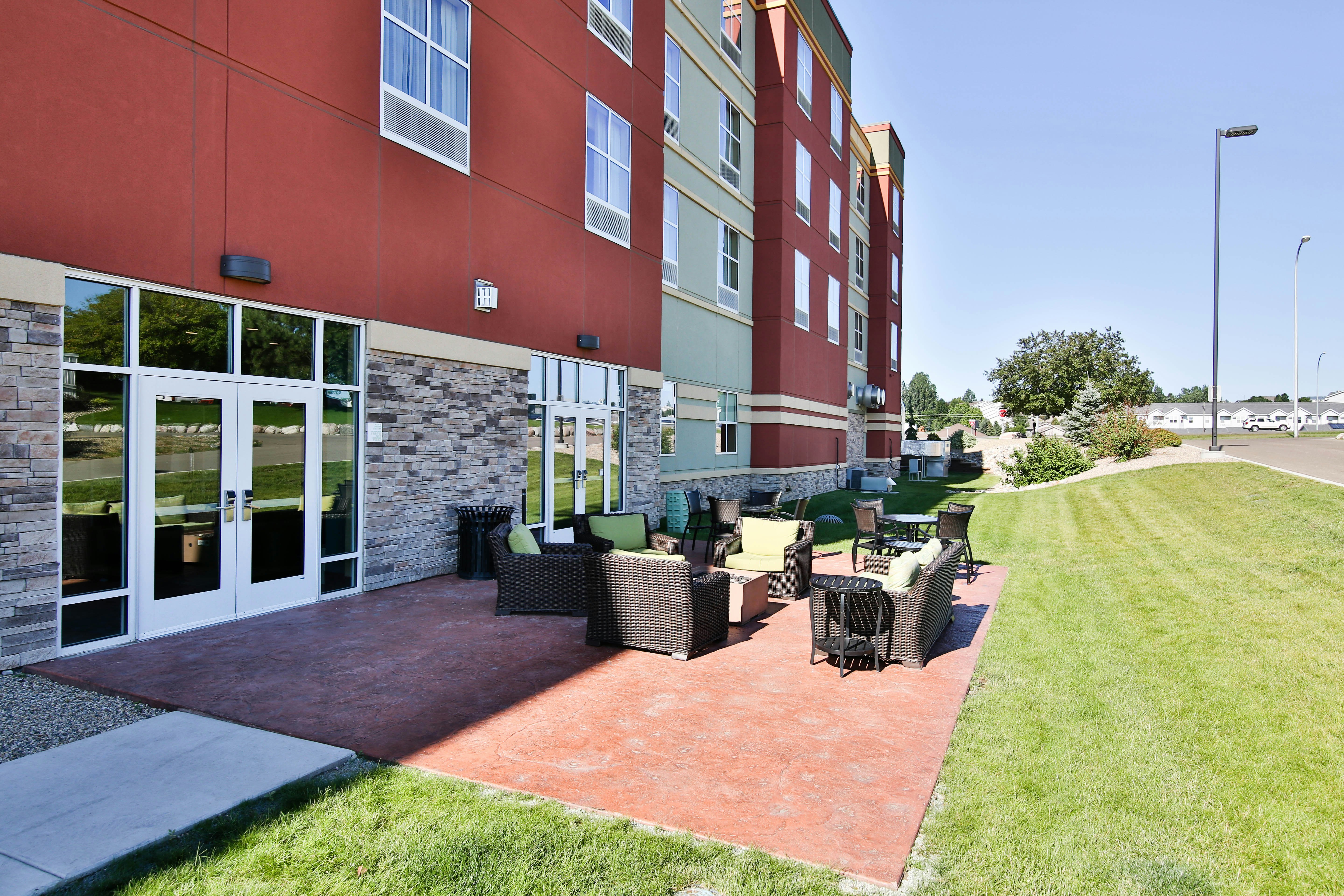 Holiday Inn Bismarck 67/70
