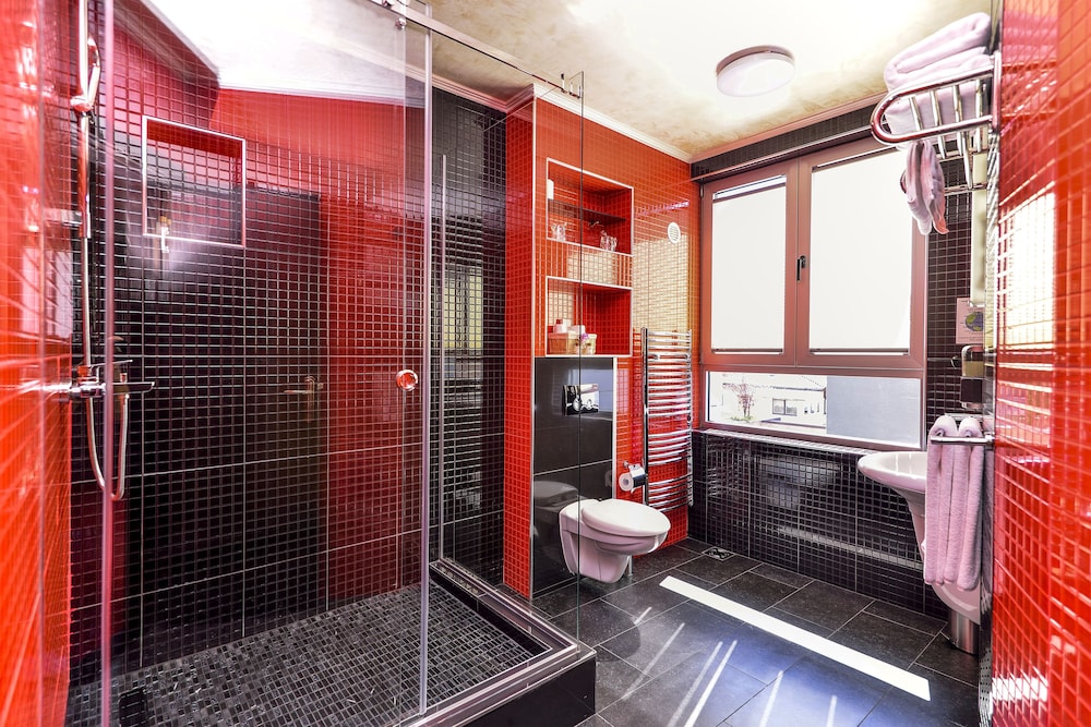 Prezident Hotel 57/75