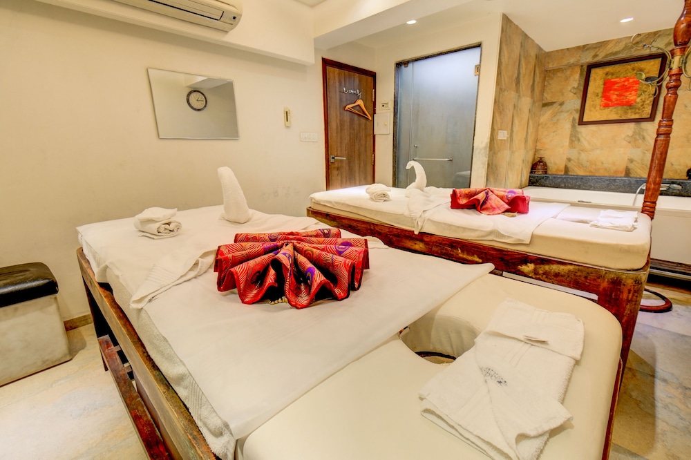 The Ssk Solitaire Hotel & Banquets 24/50
