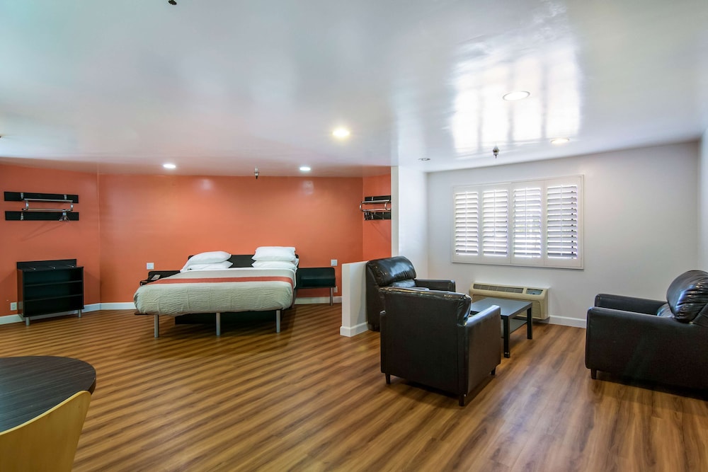 Motel6 Monterey Park, CA 29/47