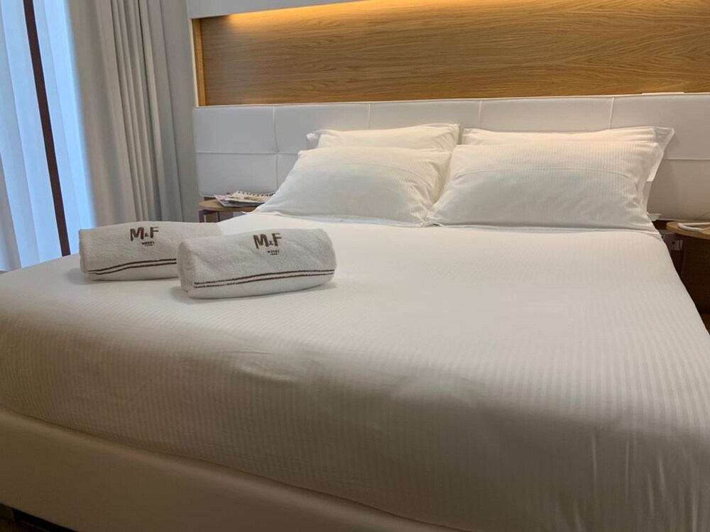 M F Hotel 32/72
