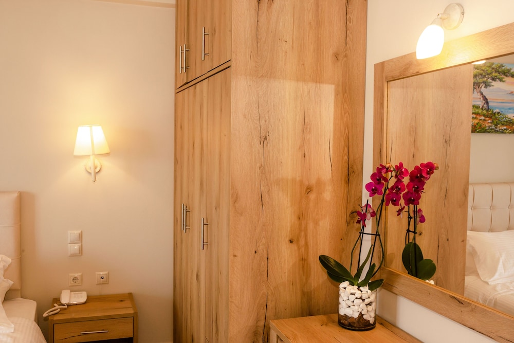 Robolla Beach Aparthotel 20/75