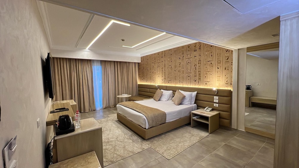 Pyramids Park Resort Cairo 24/65