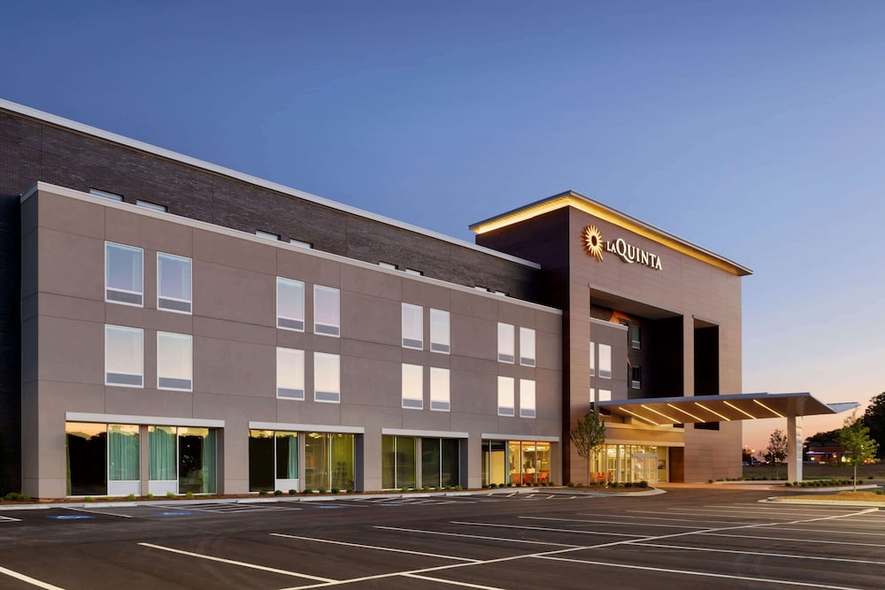 La Quinta Inn and Suites by Wyndham Braselton 3/60
