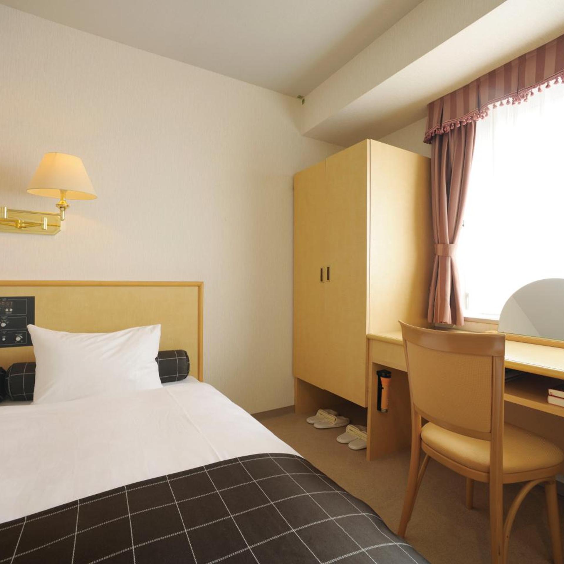 ROOM, DOUBLE BED