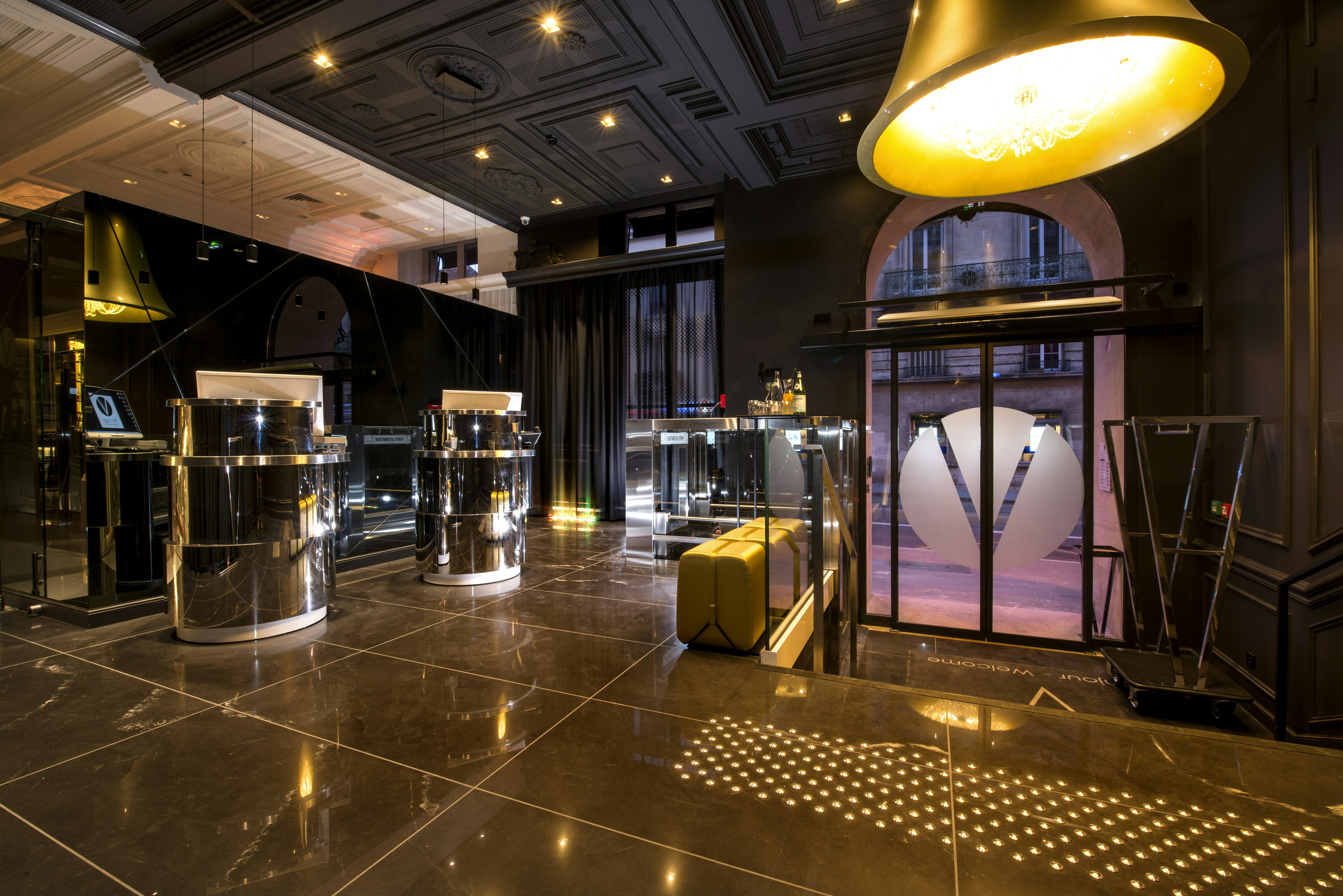 Vertigo Hotel 11/25