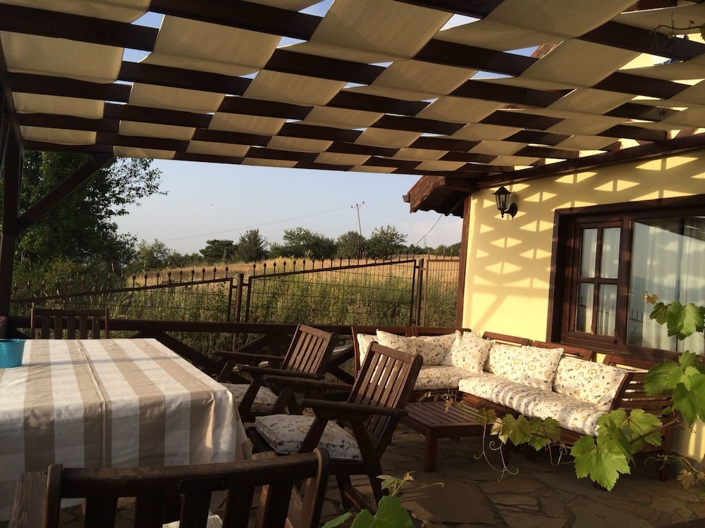 Villa Neva Hotel 5/23