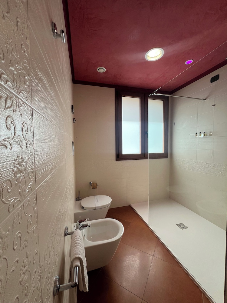 Artemis Hotel 40/69