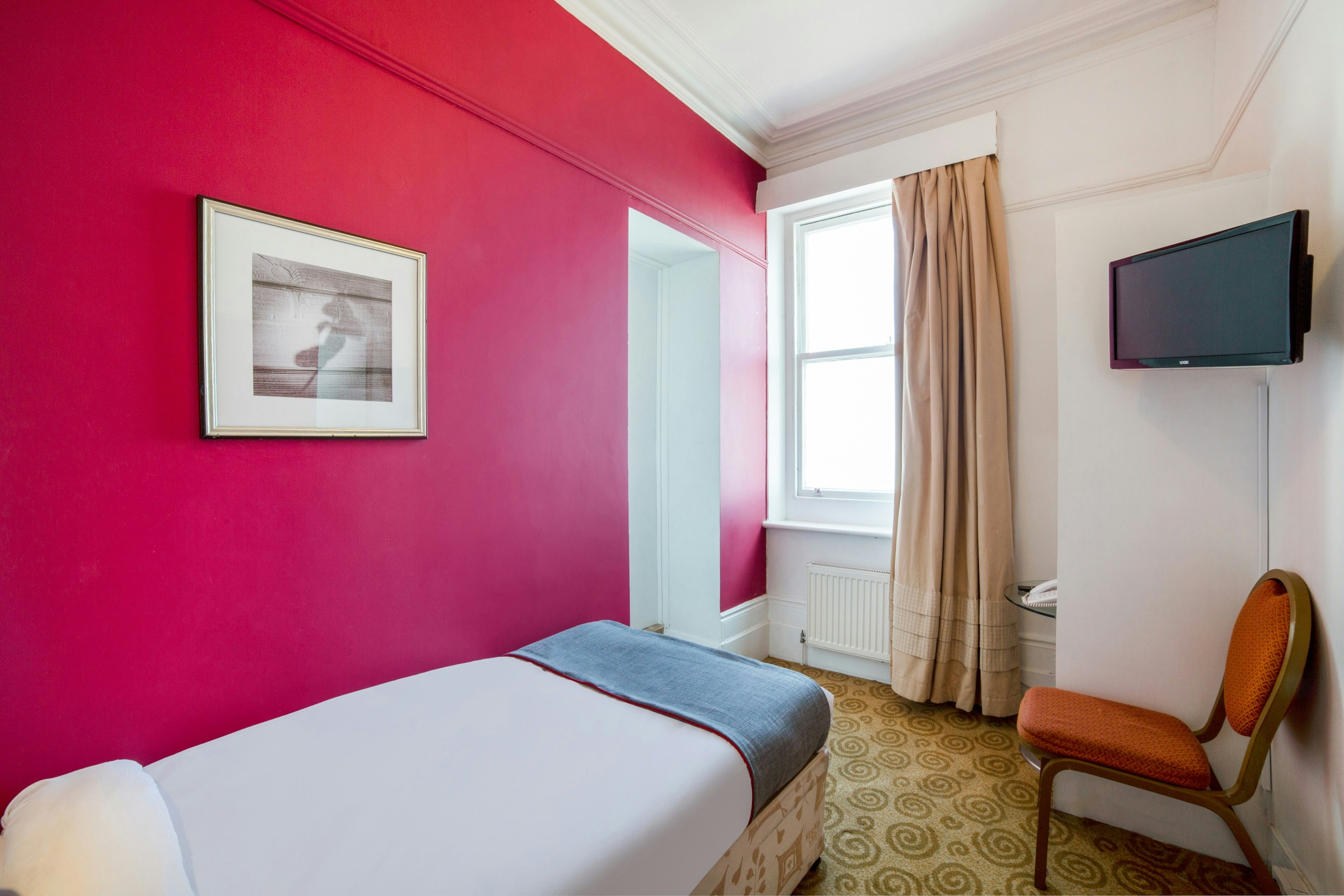 OYO The Strand Hotel 14/39