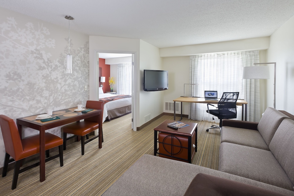 Residence Inn Houston The Woodlands / Lake Front Circle 30/50