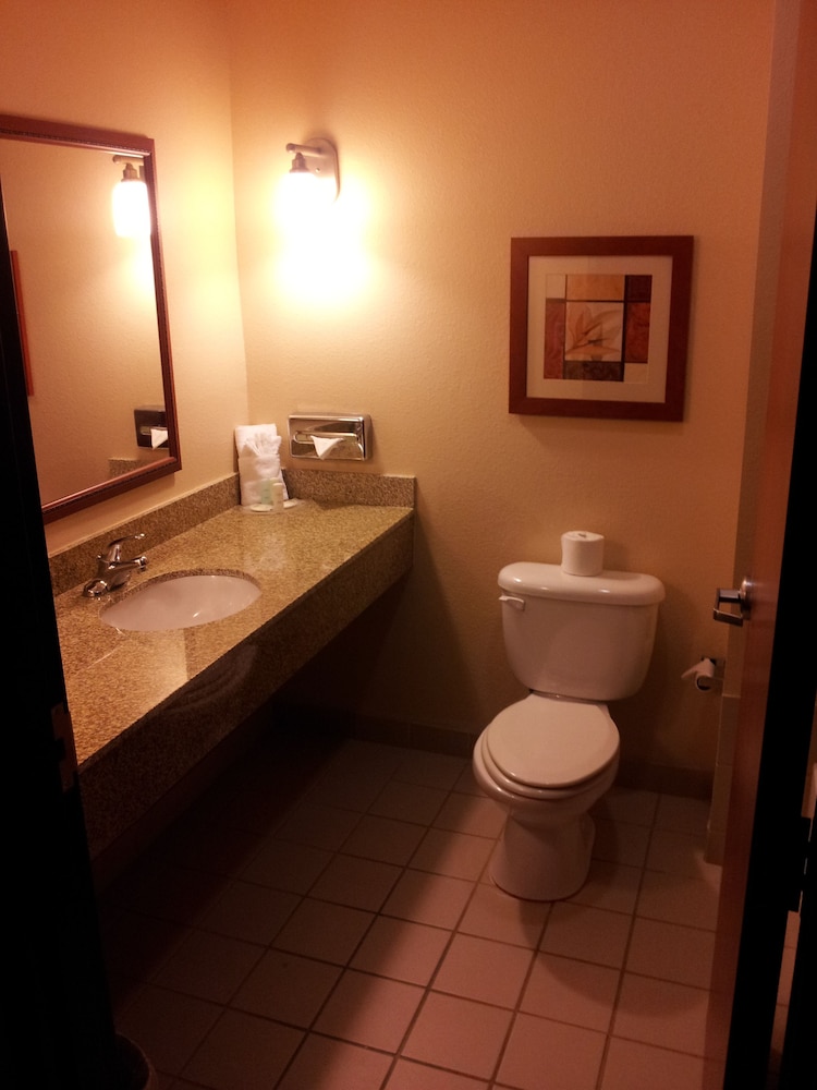 Quality Suites Near Cedar Creek Lake Mabank, TX 42/42
