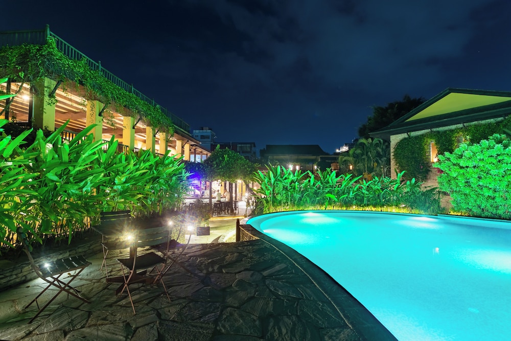 Temple Tree Resort And Spa 66/72