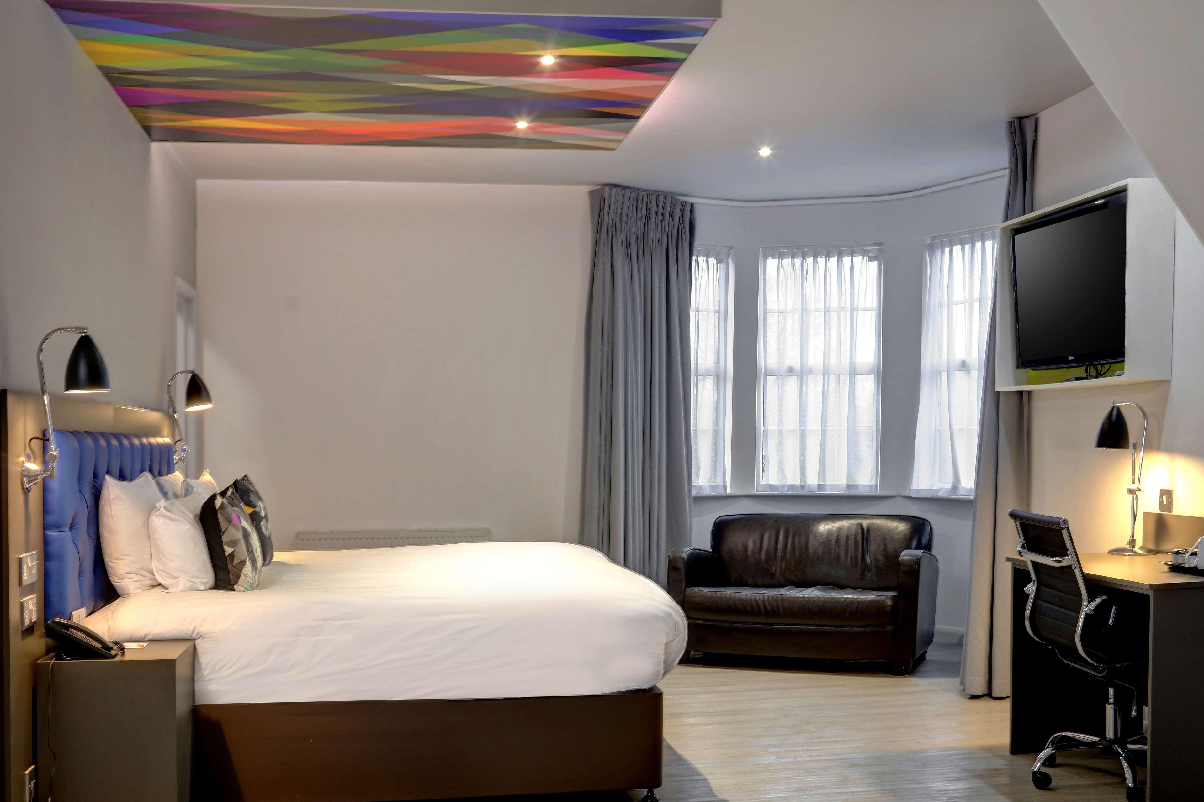 Standard, Convertible King Bed