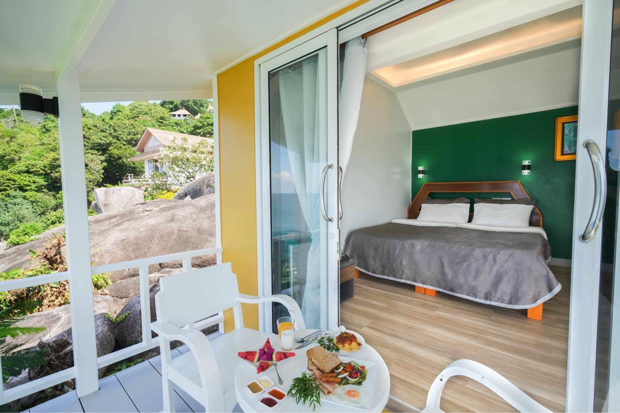 Village, King Bed