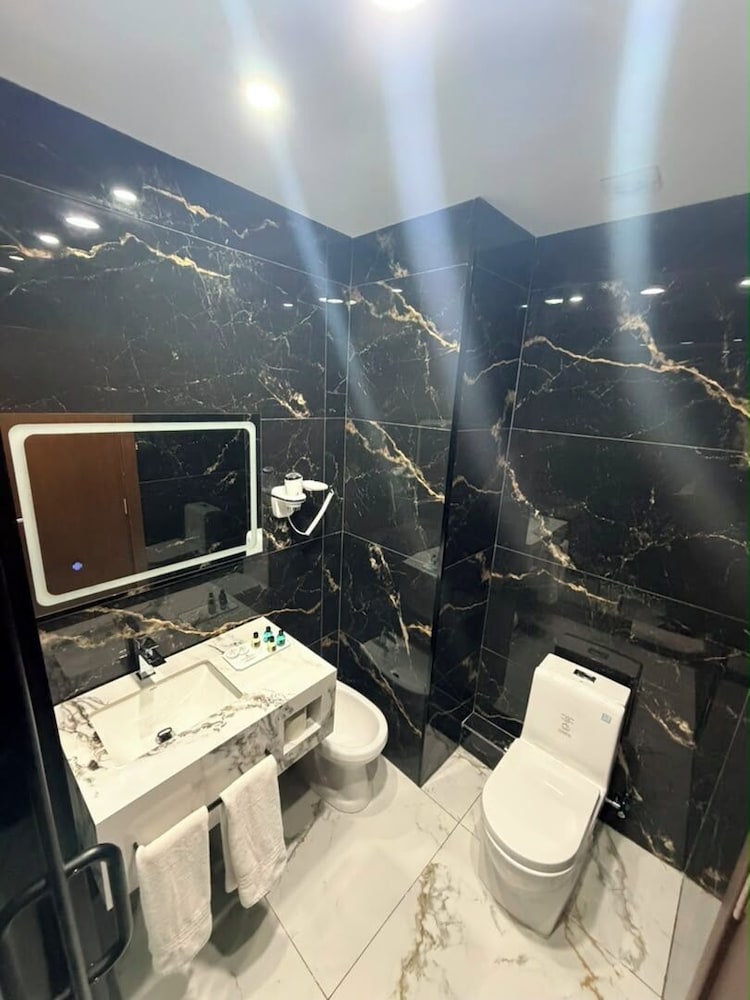 LB Suite Hotel 51/51