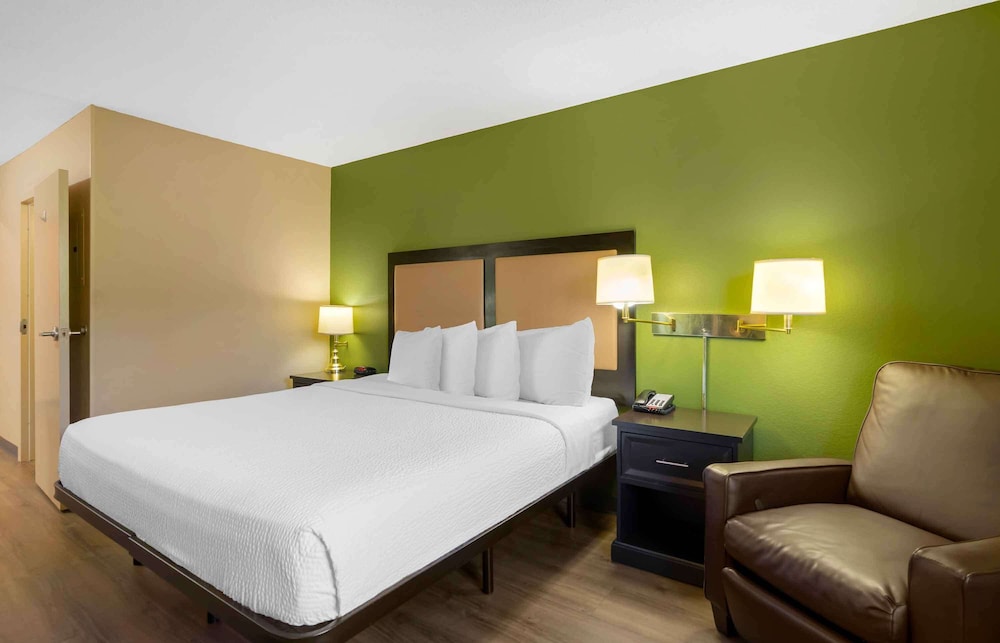 Extended Stay America Suites St Petersburg Clearwater ExecDr 26/53