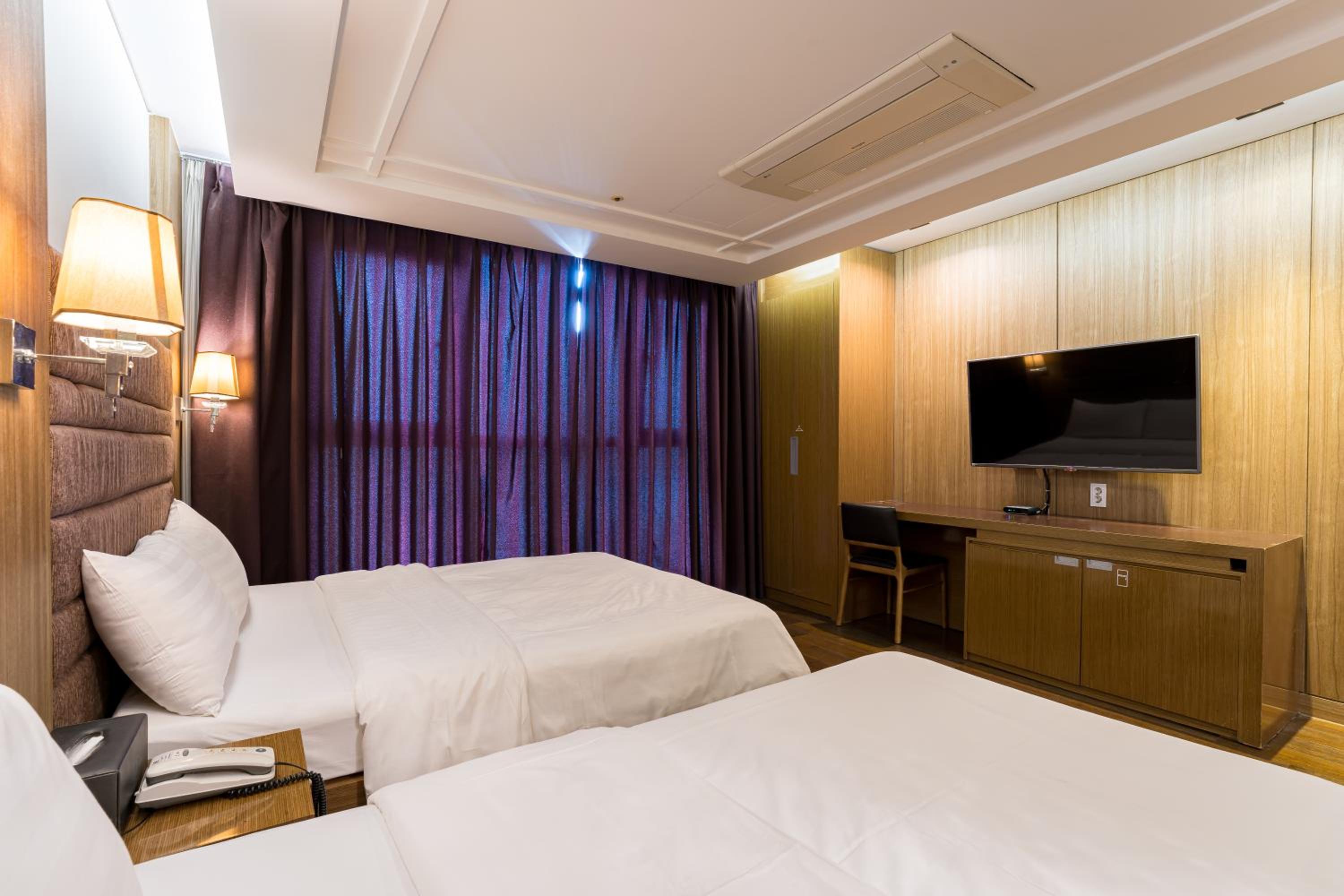 غرفة قياسية عائلية بسريرين منفصلين، Brown Dot Hotel Incheon Songdo 2/4