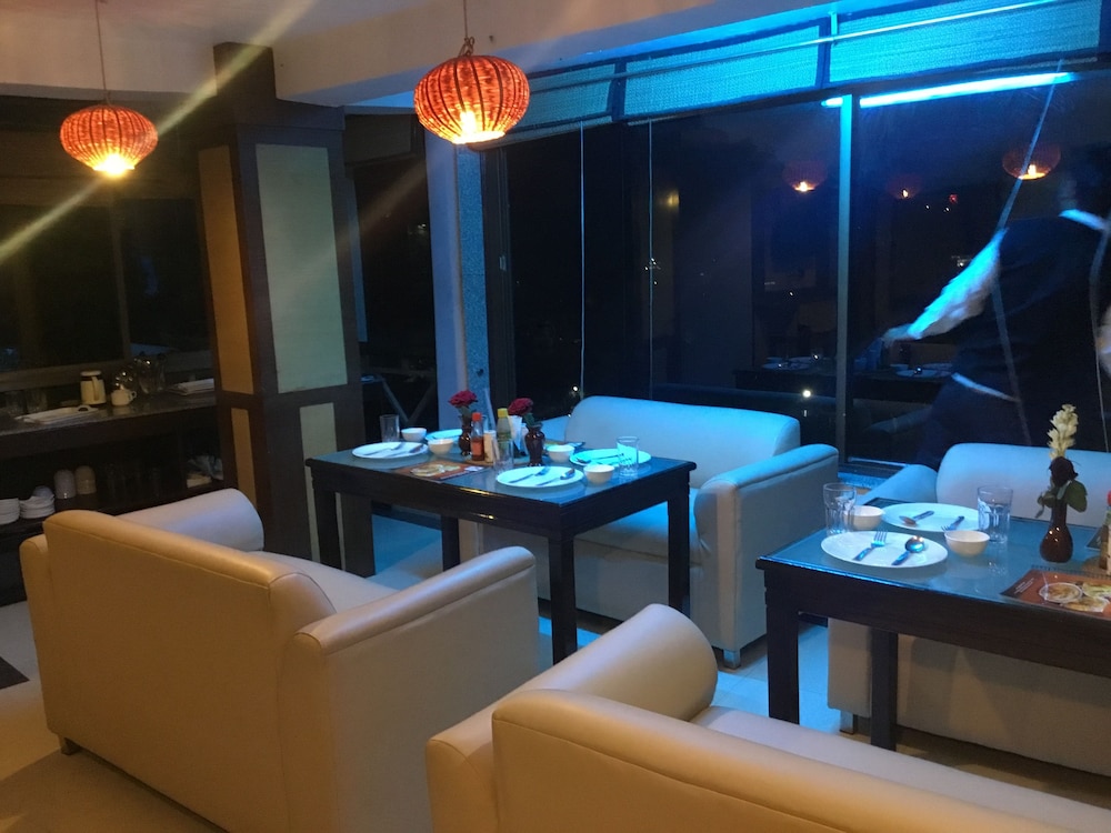 Hotel Ganesha Inn 30/50