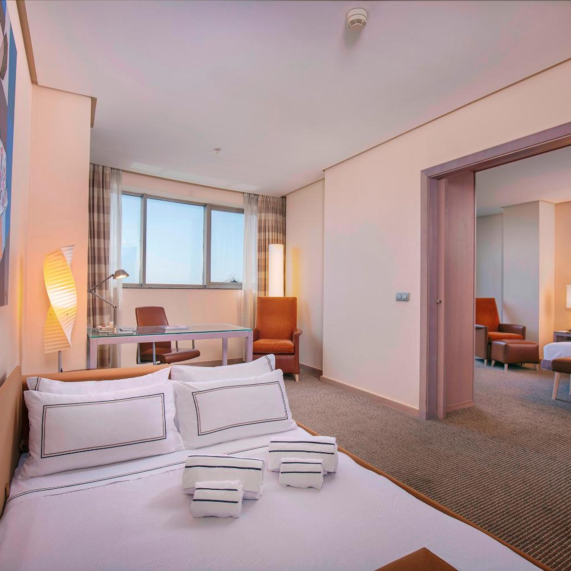 جناح غراند عائلي، Melia Valencia Palacio de Congresos Formely Hilton Valencia 13/17