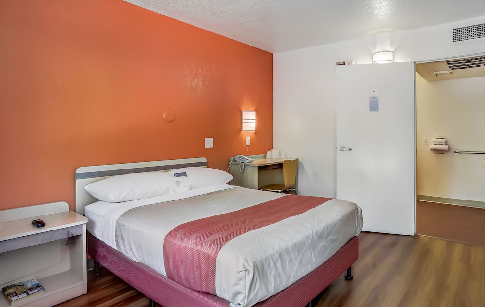 Motel6 Medford, OR 20/40