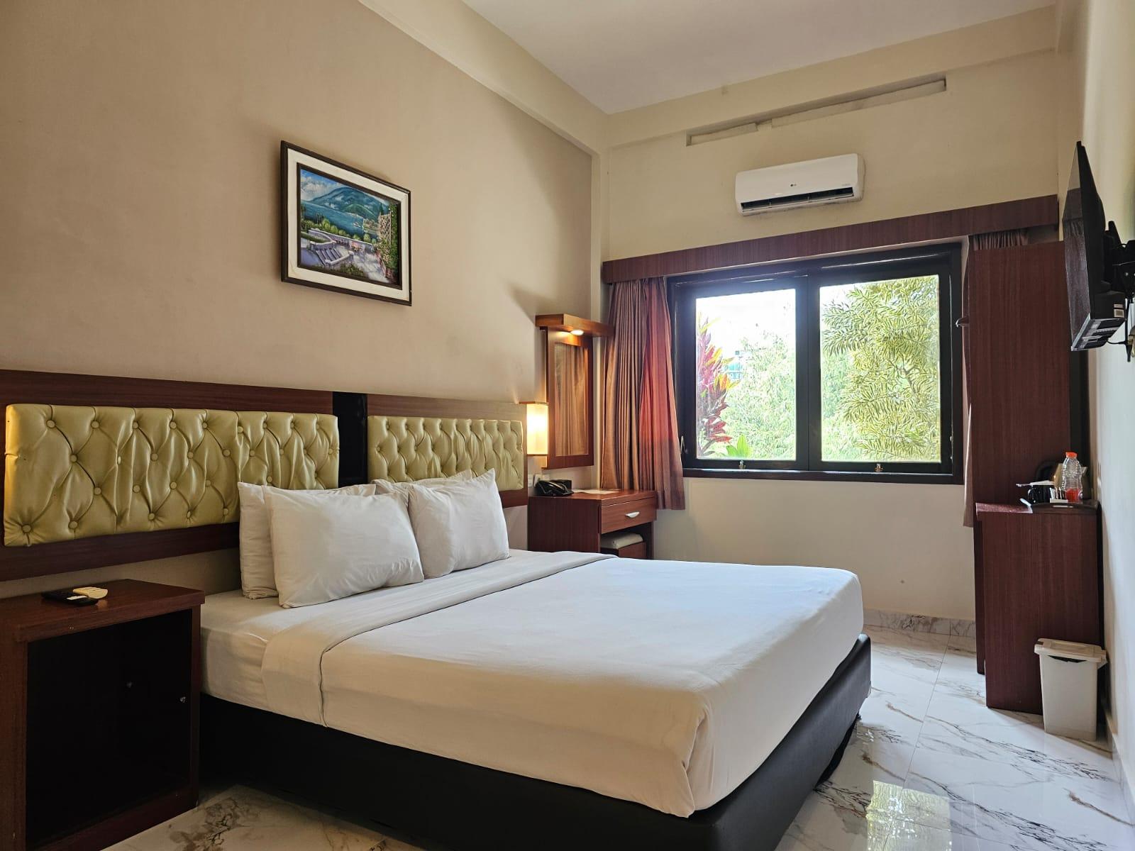 Deluxe, Double Bed, No View, No Balcony