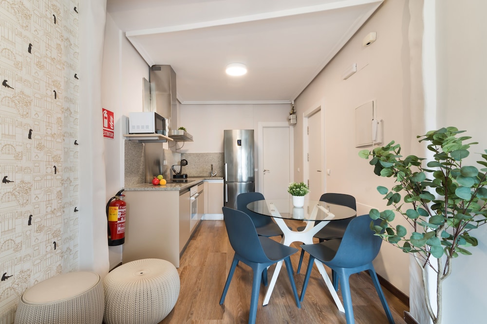Apartamentos Roisa Centro 44/72
