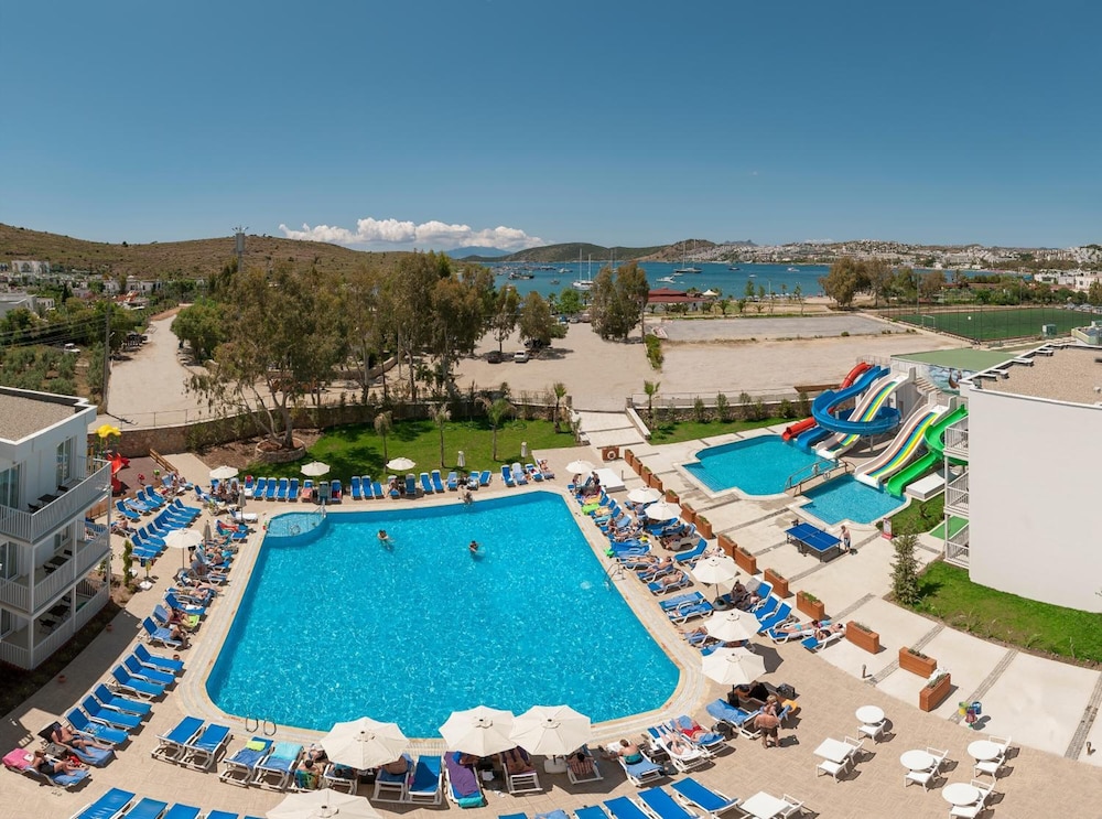 Bodrum Beach Resort 10/65