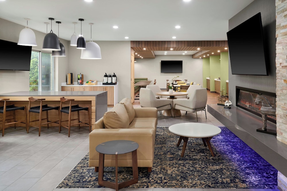 Fairfield Inn Suites By Marriott Detroit Farmington Hills 26/49