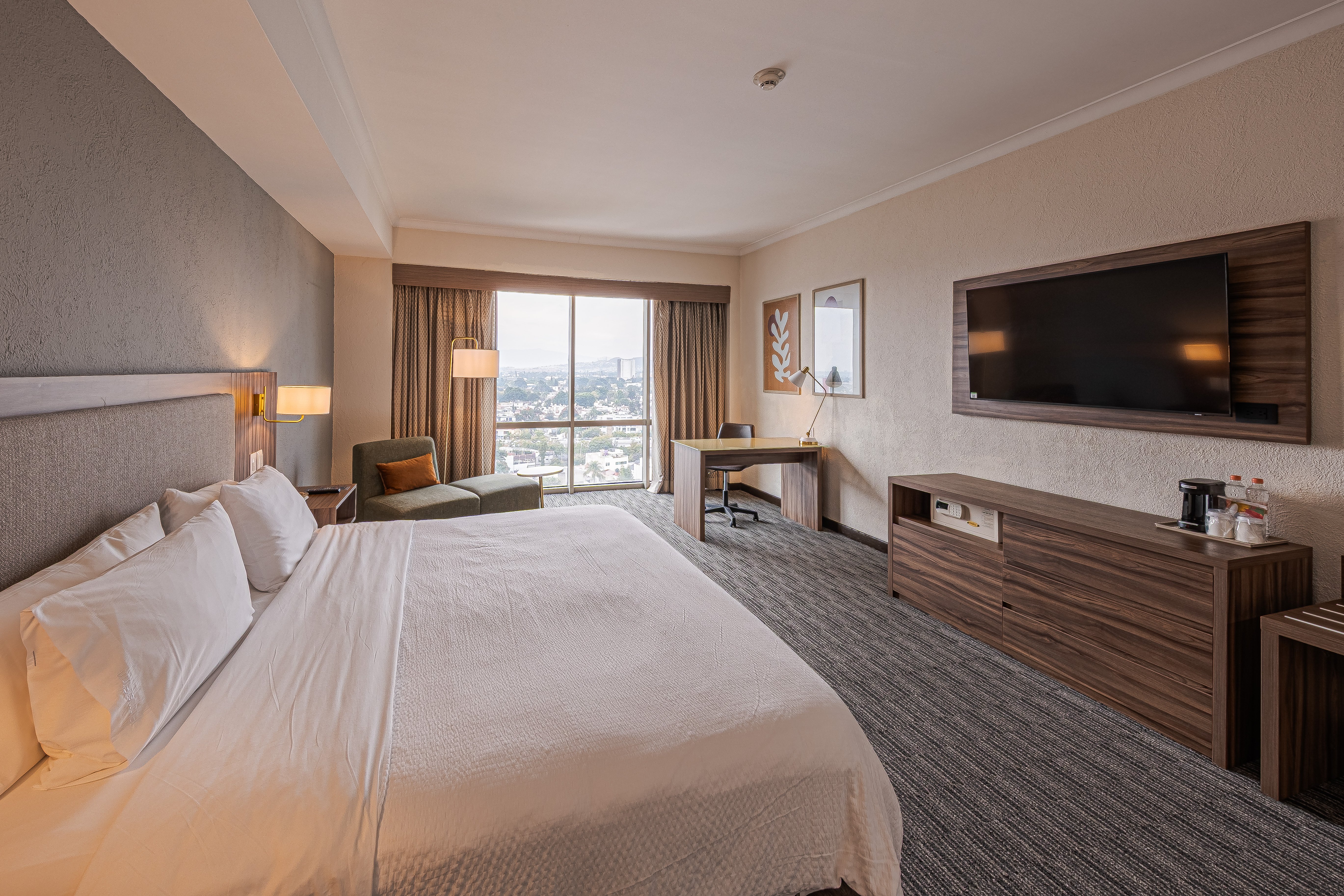 HOLIDAY INN SELECT GUADALAJARA 18/72