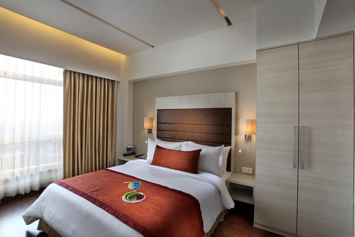 Mahagun Sarovar Portico Suites 12/38