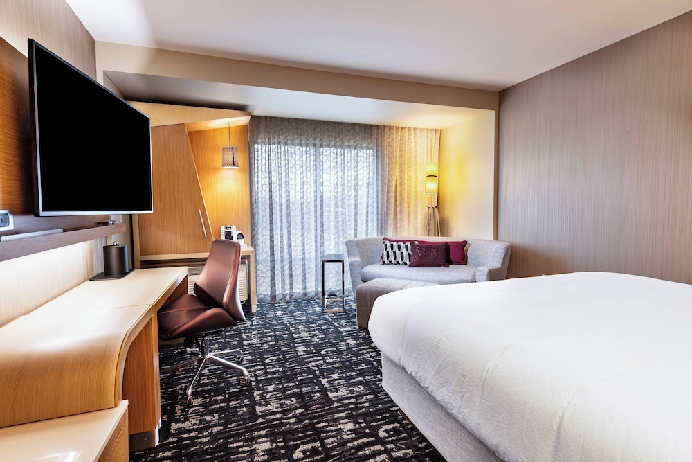 ROOM, KING BED, SOFA