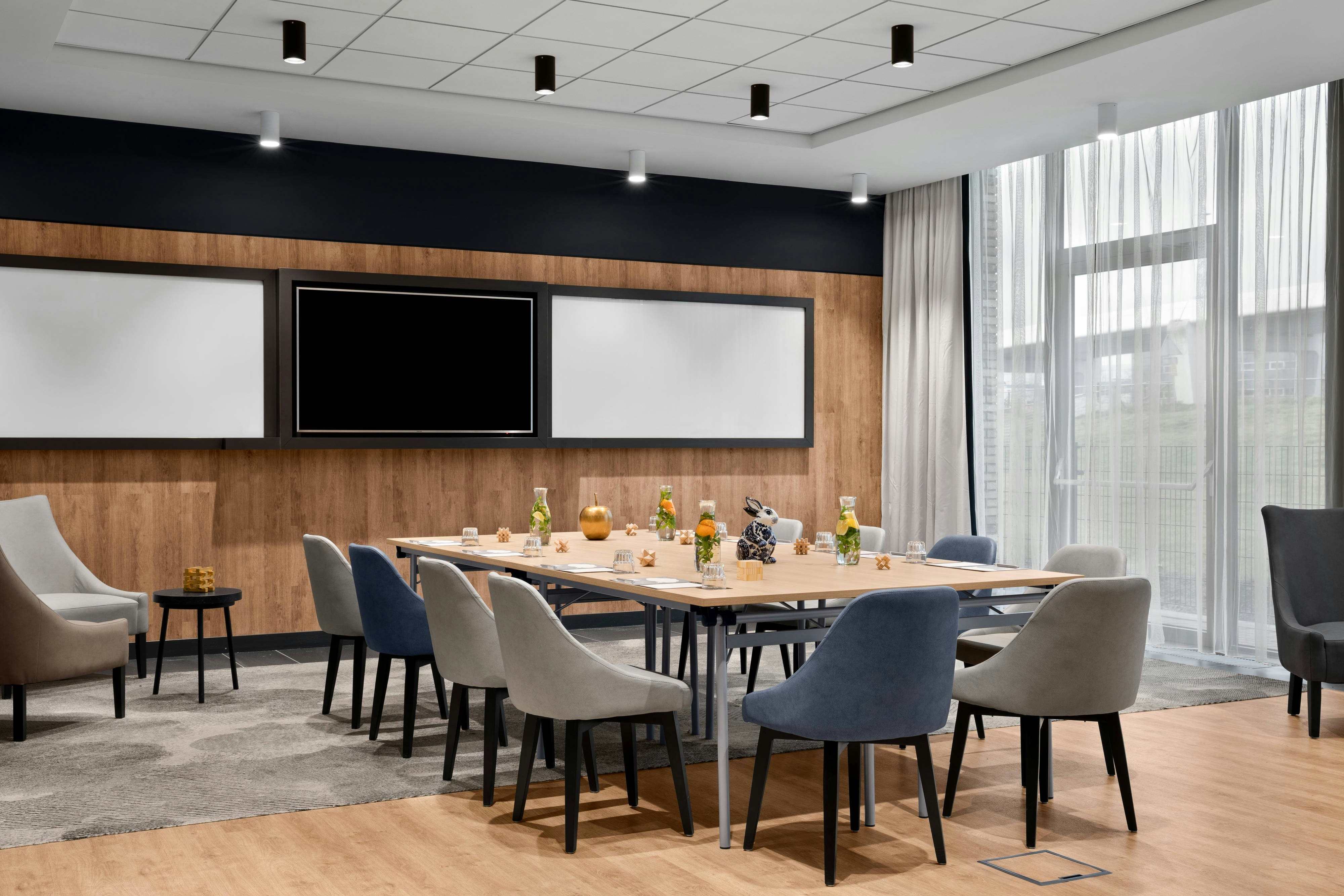 RENAISSANCE AMSTERDAM SCHIPHOL AIRPORT HOTEL 32/36