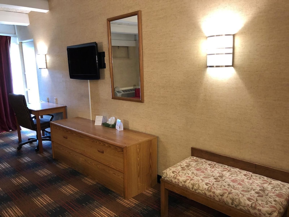 Red Carpet Inn North Syracuse 31/38