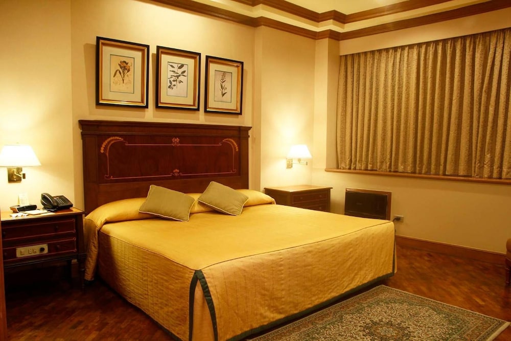 Herald Suites 7/50
