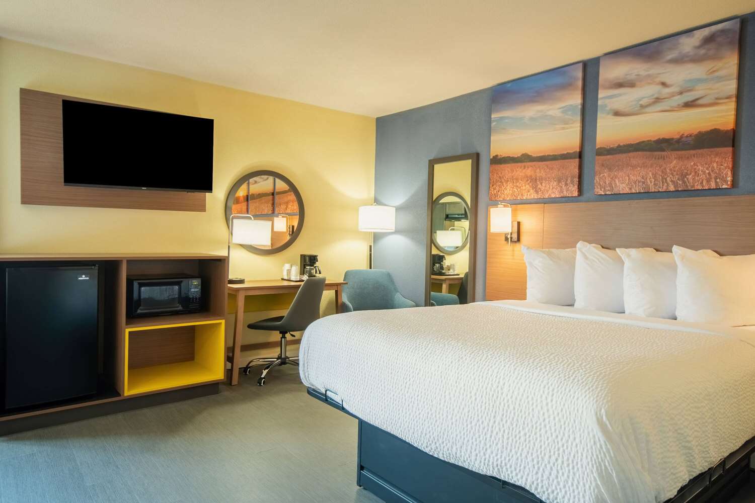 Days Inn by Wyndham Evansdale Waterloo 16/40
