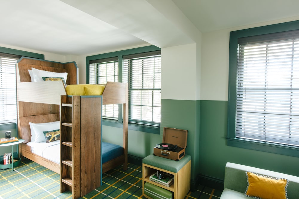 Hotel Clermont 44/67