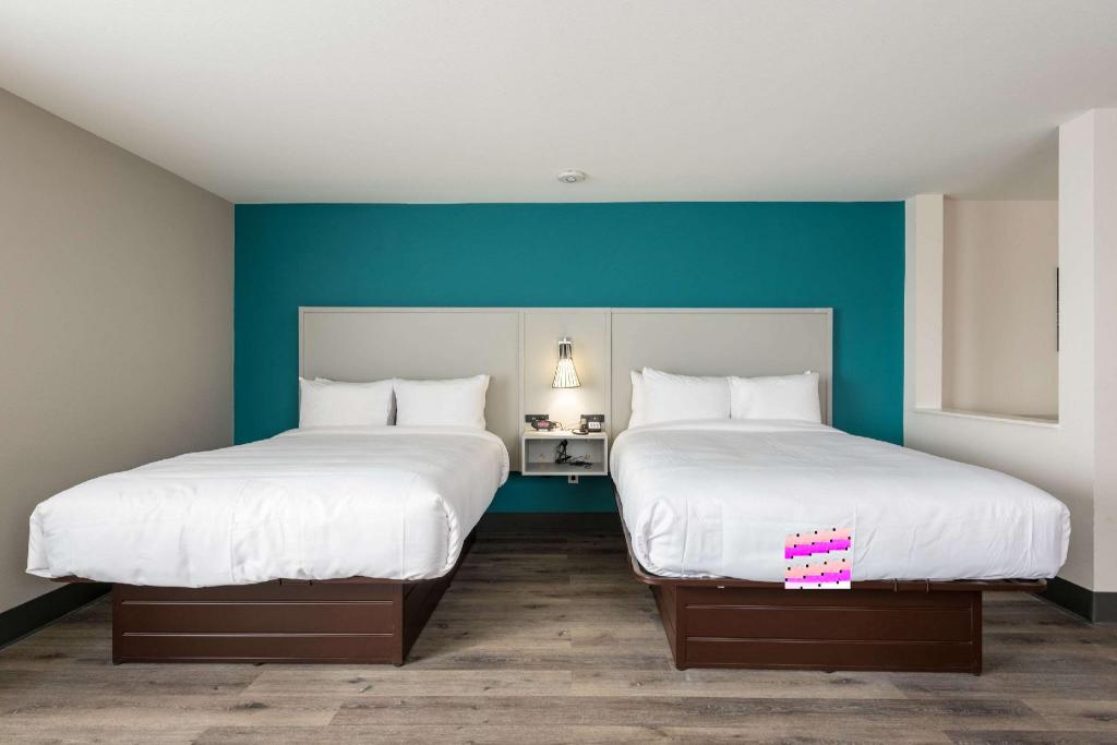 UPGRADE, SUITE, 2 QUEEN BEDS