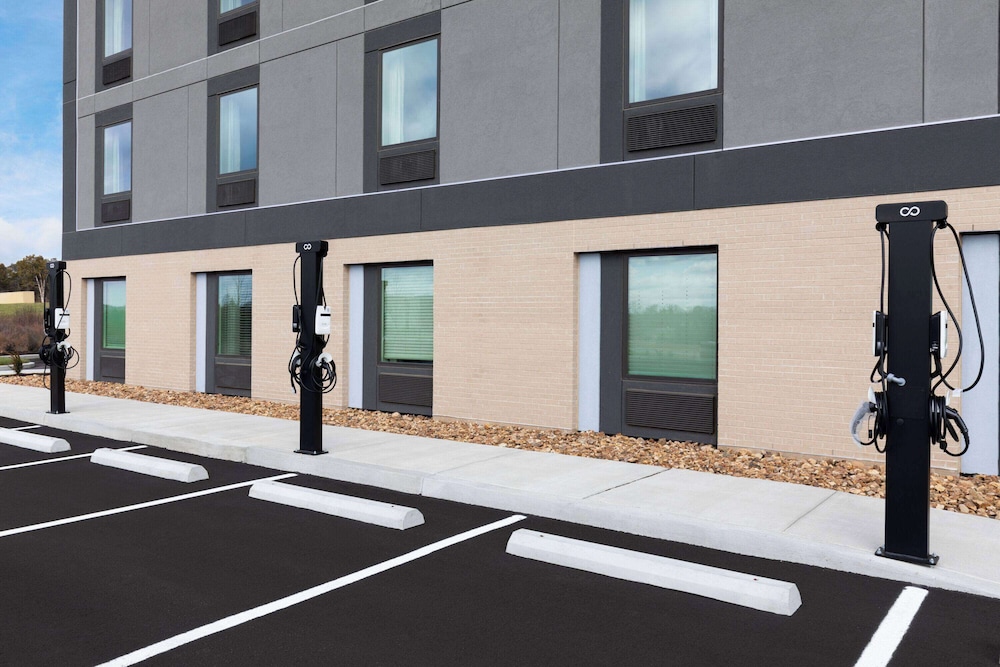 ECHO Suites Extended Stay by Wyndham Nashville/ Gallatin 4/69
