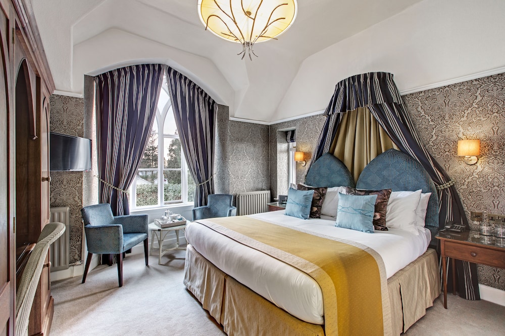 Cedar Manor Hotel & Restaurant 16/60