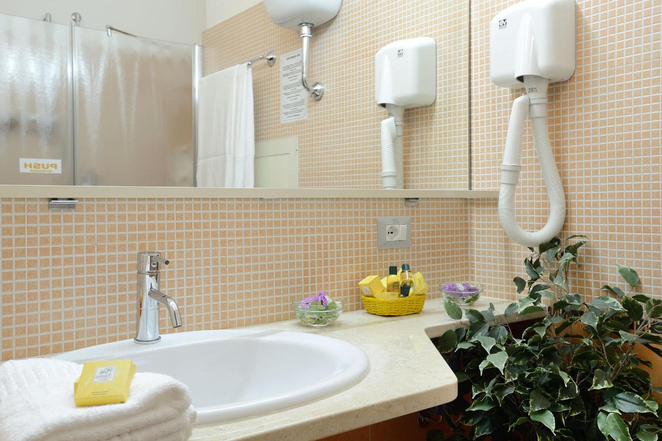 غرفة بسرير مزدوج أو سريرين منفصلين، Hotel Oasis Alghero 10/10