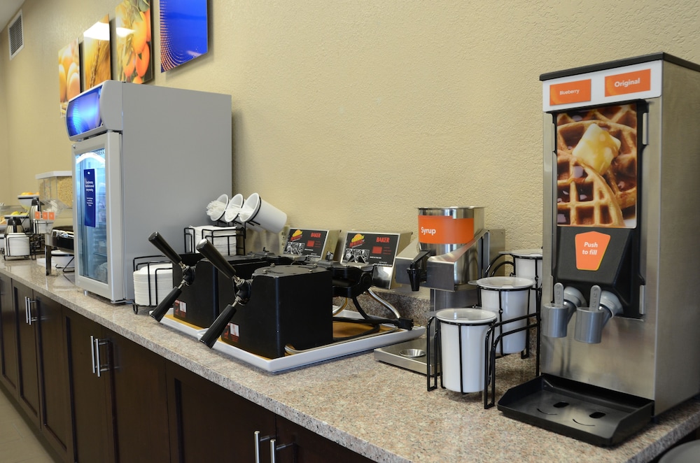 Comfort Inn & Suites Cave City 30/38