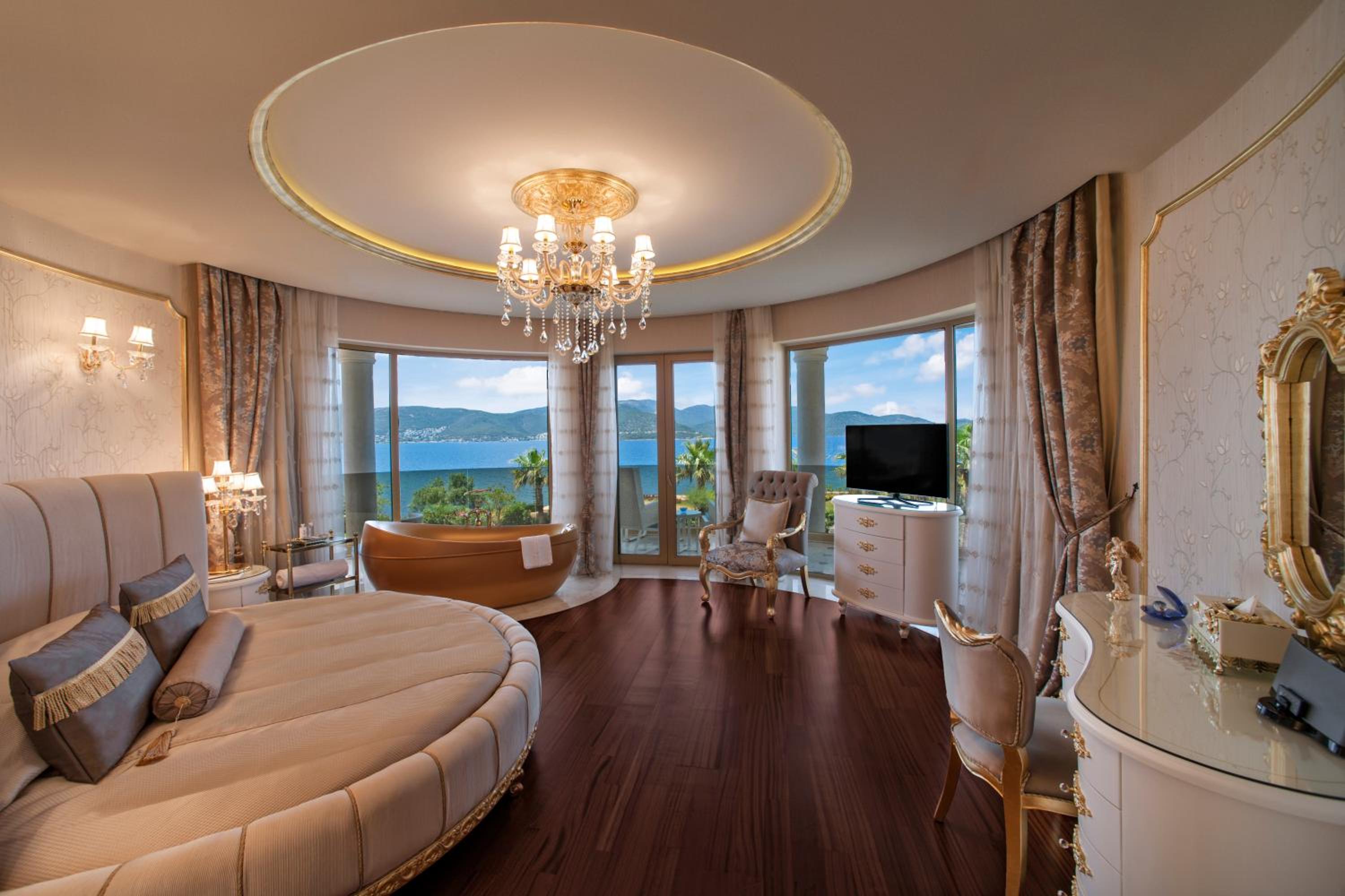 ROYAL PLAZA VILLA