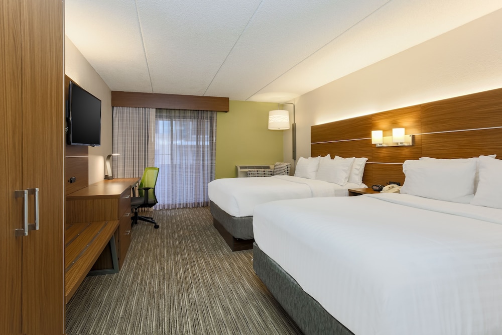 Holiday Inn Express Milwaukee West Medical Center 22/59