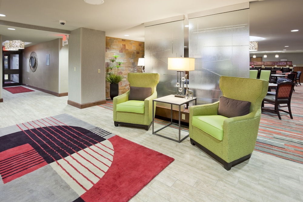 Holiday Inn Express Hotel &amp; Suites BLOOMINGTON WEST 34/52