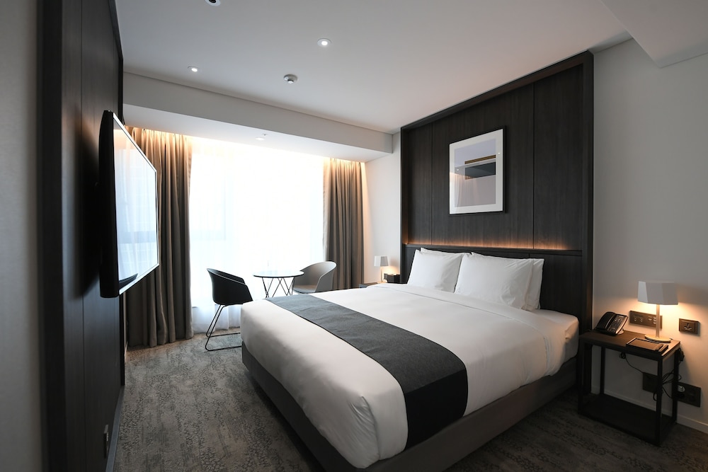 JUNIOR SUITE, KING BED
